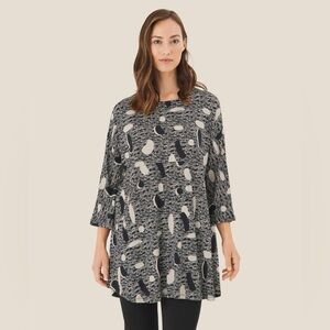 🔥NWT:  Masai Chic Women's Black and Gray Patterned Top